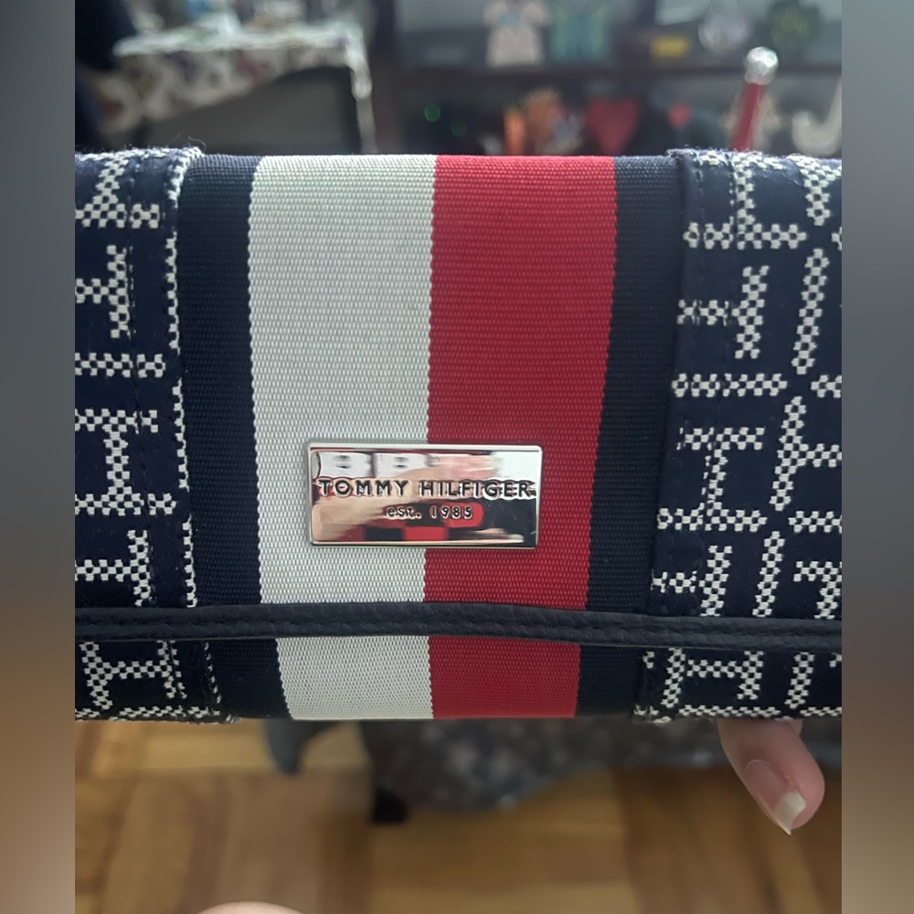EUC Tommy Hilfiger Wallet